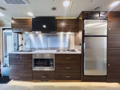 2021 Winnebago Navion photo 7