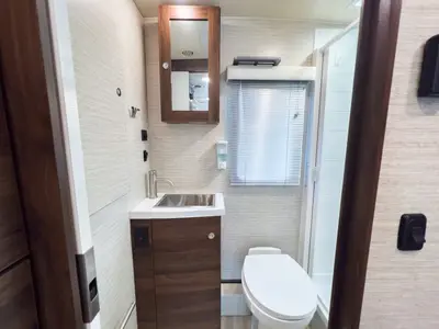 2021 Winnebago Navion photo 16