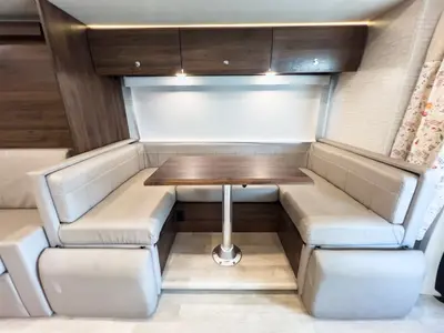 2021 Winnebago Navion photo 14