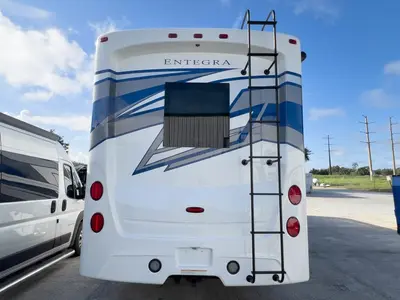 2025 Entegra Coach Vision photo 27