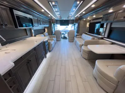 2022 Tiffin Motorhomes Allegro BUS photo 3