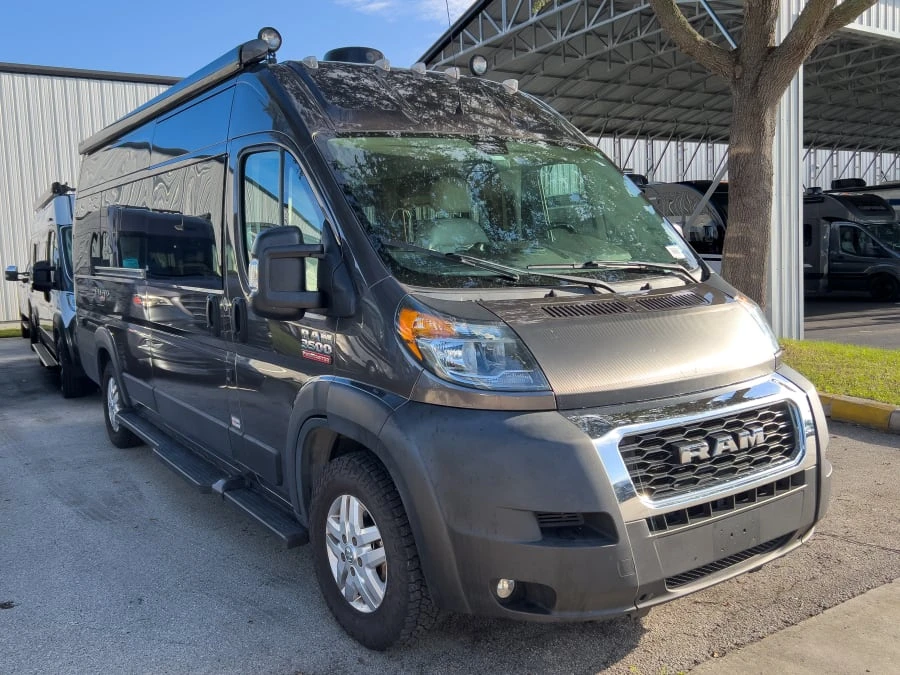 2022 Thor Motor Coach Tellaro exterior