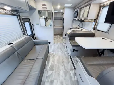 2023 Thor Motor Coach Quantum photo 5