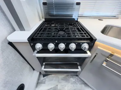 2023 Thor Motor Coach Quantum photo 10