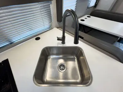 2023 Thor Motor Coach Quantum photo 9