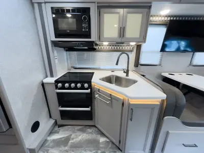 2023 Thor Motor Coach Quantum photo 8