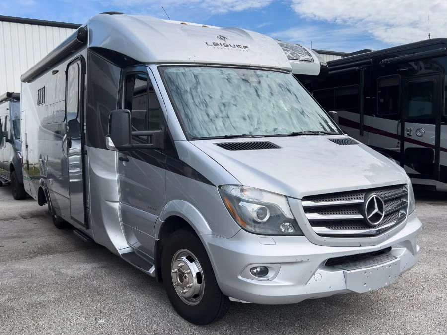 2017 Leisure Travel Unity exterior