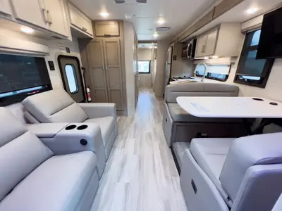 2027 Thor Motor Coach Omni Trail photo 5