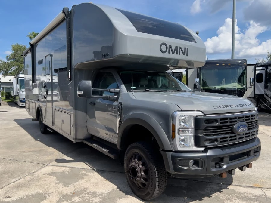 2027 Thor Motor Coach Omni Trail exterior