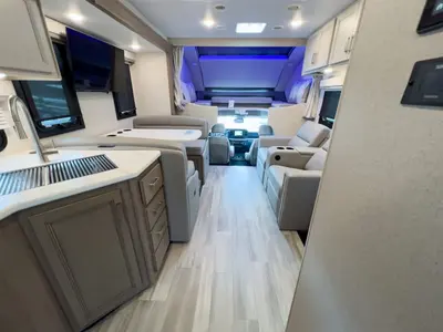 2027 Thor Motor Coach Omni Trail photo 3