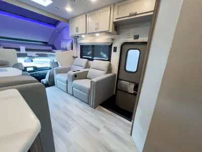 2027 Thor Motor Coach Omni Trail photo 13