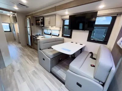 2027 Thor Motor Coach Omni Trail photo 6
