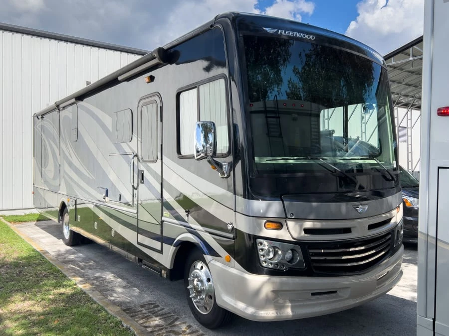 2018 Fleetwood Southwind exterior