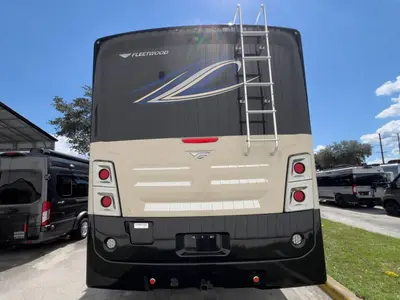 2018 Fleetwood Southwind photo 25