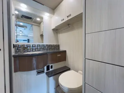 2015 Winnebago ERA photo 18
