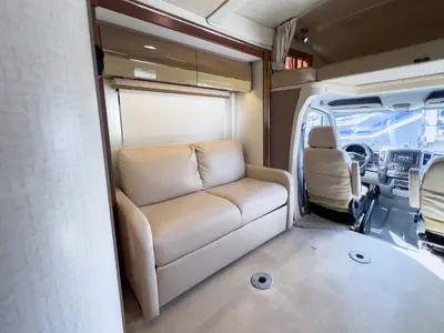 2015 Winnebago Navion photo 13