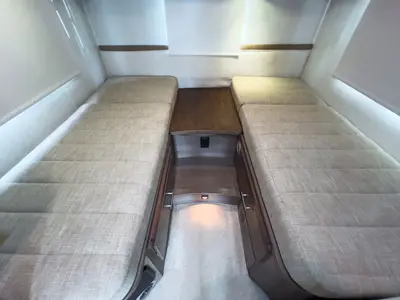 2015 Winnebago Navion photo 18