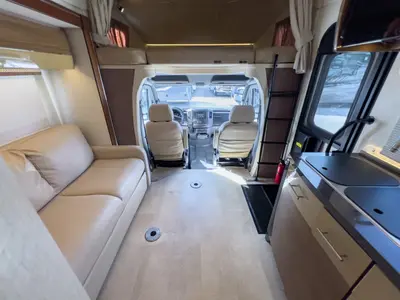 2015 Winnebago Navion photo 3