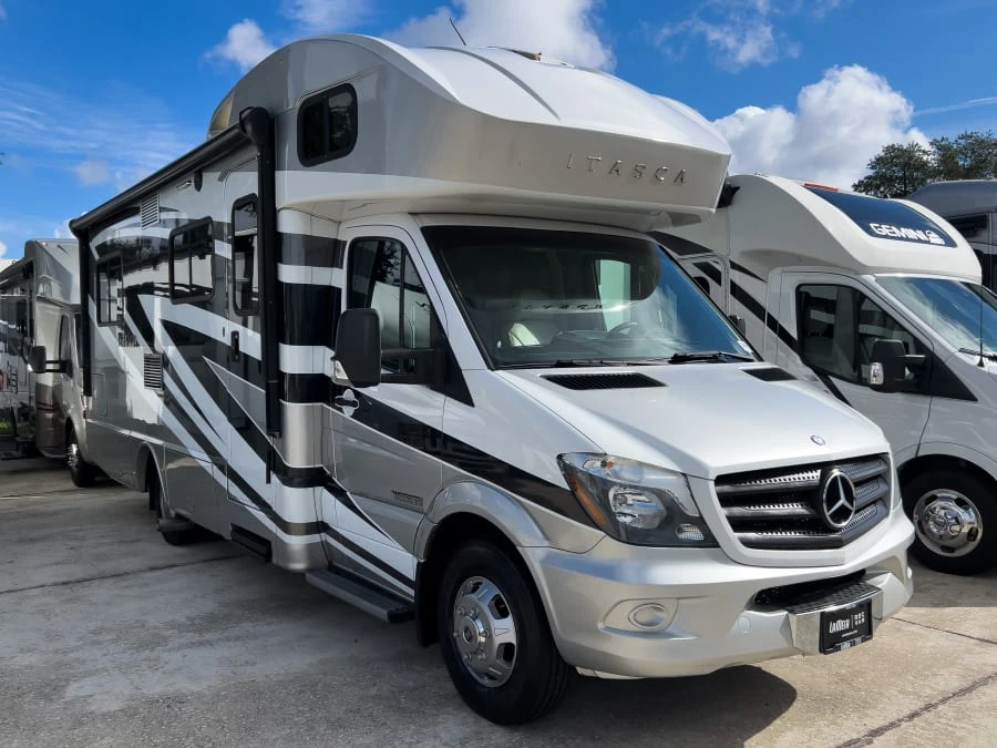 2015 Winnebago Navion exterior
