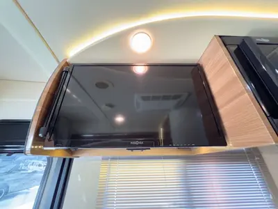 2015 Winnebago Navion photo 8