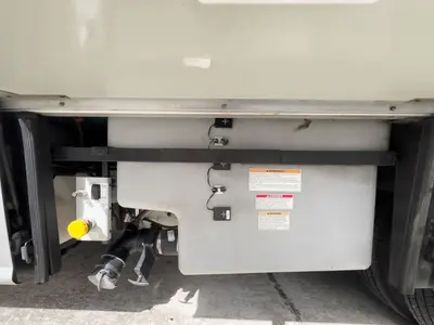 2015 Winnebago Navion photo 24