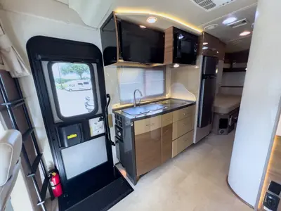 2015 Winnebago Navion photo 6