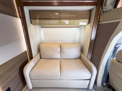 2015 Winnebago Navion photo 14