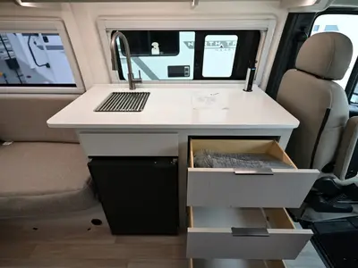 2027 Thor Motor Coach Tellaro photo 8