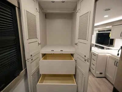 2027 Entegra Coach Vision XL photo 29