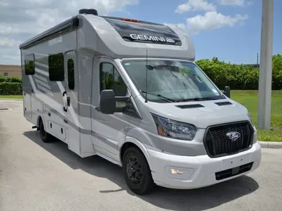 New 2027 Thor Motor Coach Gemini 24KB
