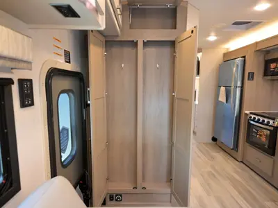 2027 Thor Motor Coach Omni photo 19