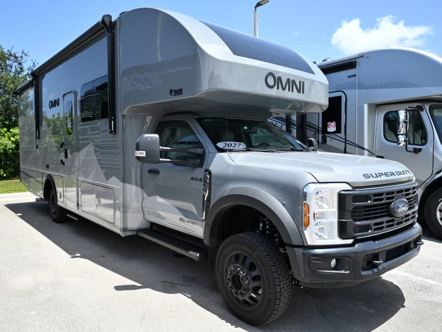 2027 Thor Motor Coach Omni exterior