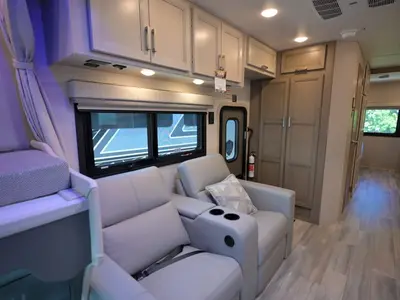 2027 Thor Motor Coach Omni photo 16