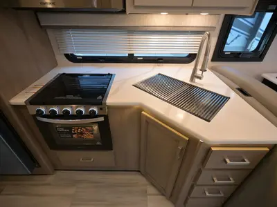 2027 Thor Motor Coach Omni photo 9