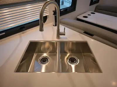 2027 Thor Motor Coach Omni photo 11