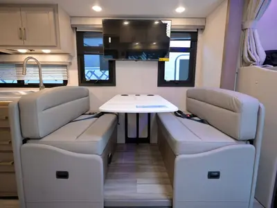 2027 Thor Motor Coach Omni photo 7