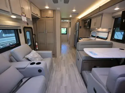 2027 Thor Motor Coach Omni photo 5