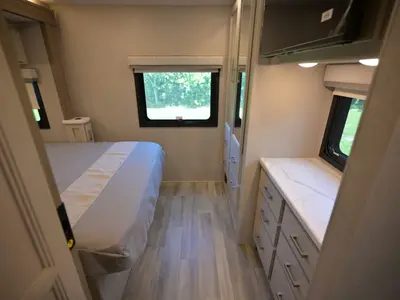 2027 Thor Motor Coach Omni photo 26