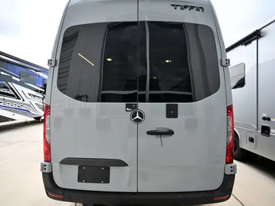 2027 Tiffin Motorhomes GH1 photo 23