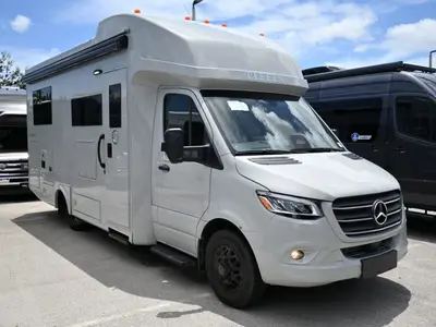 New 2027 Tiffin Motorhomes Wayfarer 25XLW