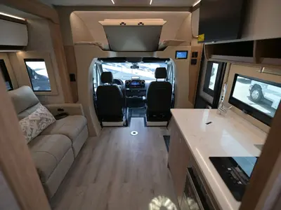 2027 Tiffin Motorhomes Wayfarer photo 3