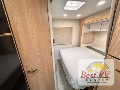 2027 Thor Motor Coach Four Winds photo 36