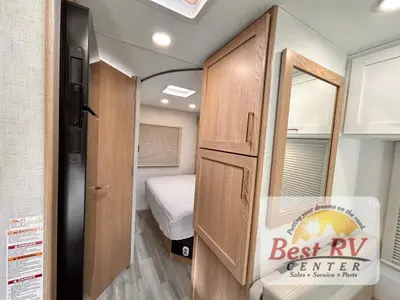 2027 Thor Motor Coach Four Winds photo 33