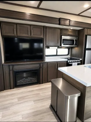 2022 GRAND DESIGN SOLITUDE S-CLASS photo 8