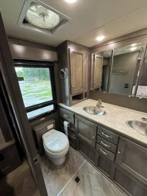 2019 WINNEBAGO FORZA photo 4