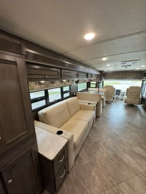 2019 WINNEBAGO FORZA photo 5
