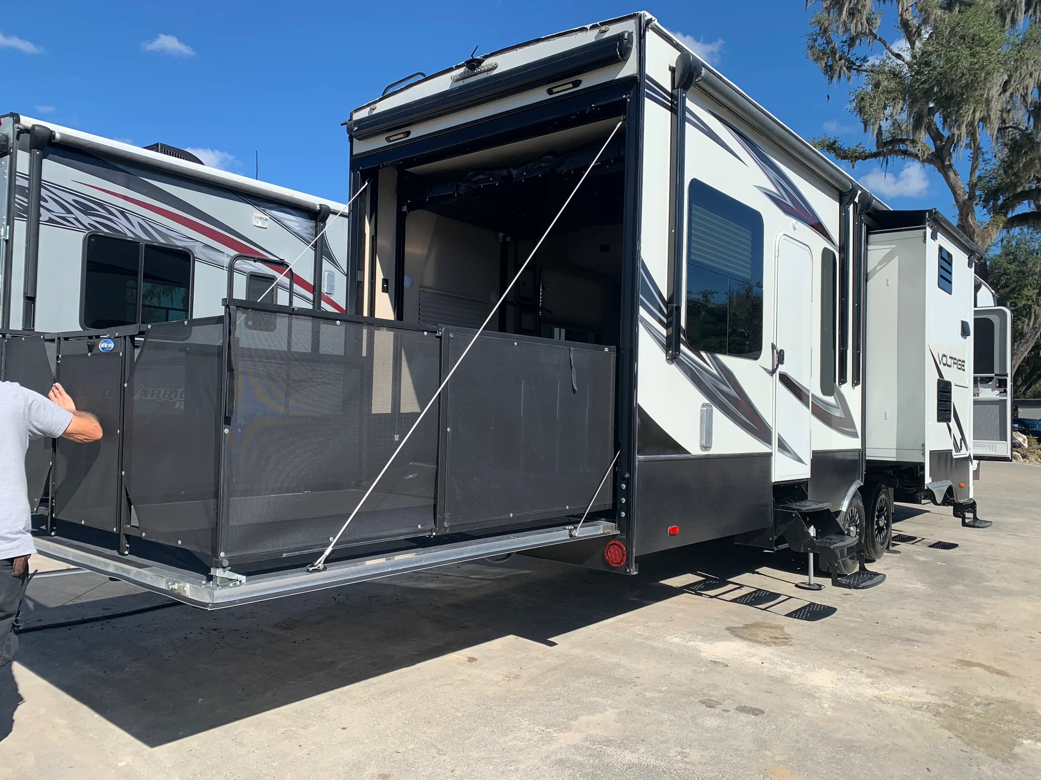 2017 DUTCHMEN VOLTAGE exterior
