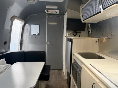 2017 AIRSTREAM BAMBI photo 4