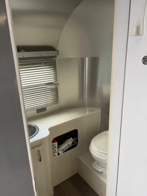2017 AIRSTREAM BAMBI photo 3