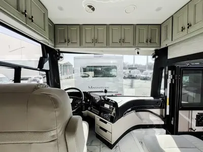 2027 Tiffin Motorhomes Allegro BUS photo 3